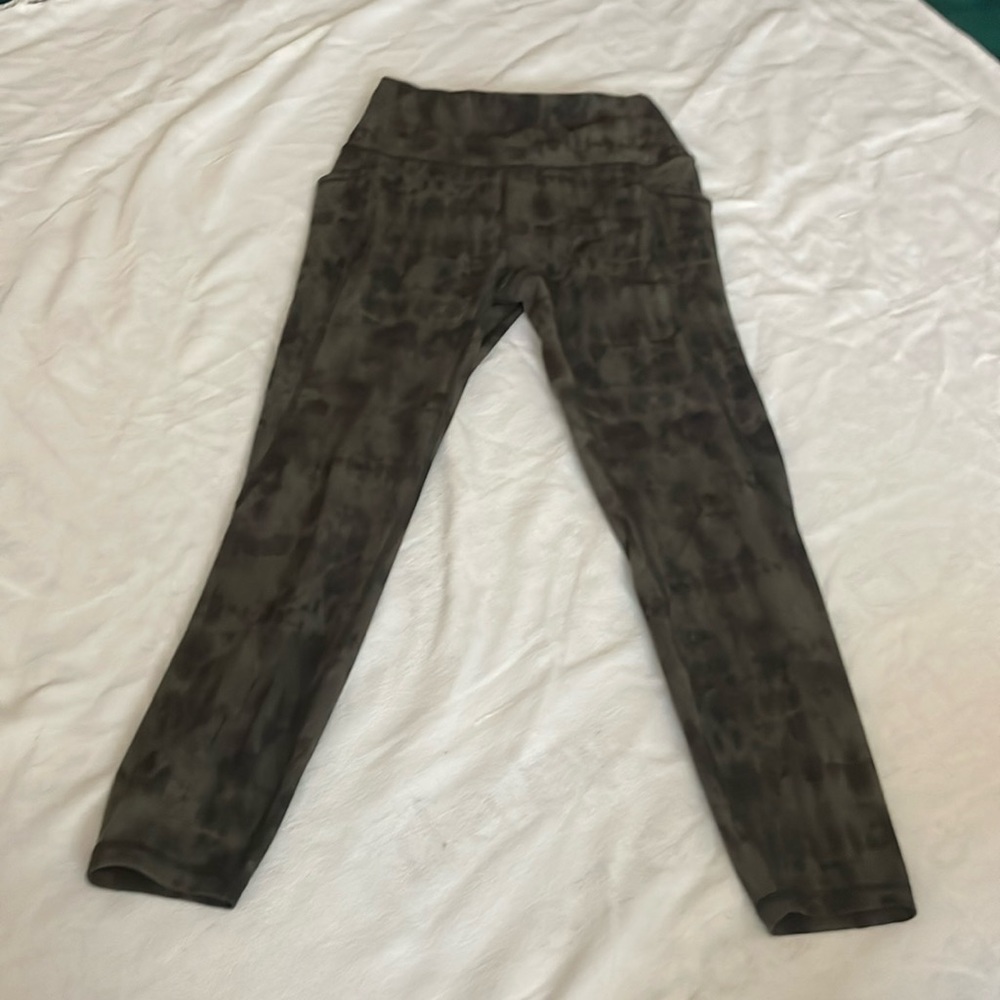 Woman’s athletic pants w/ pockets